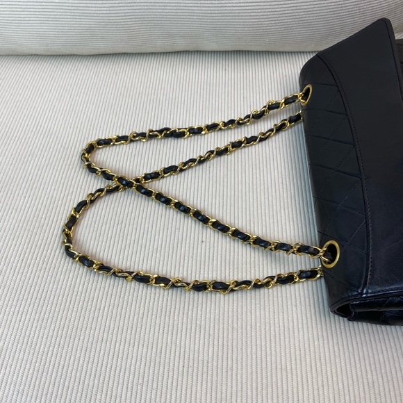HOLD - CHANEL Vintage Black Lambskin Flap Bag Medium GHW - Picture 5 of 16